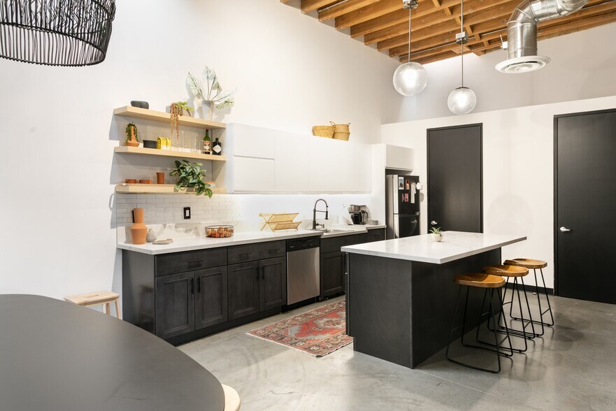 More Photos Of 4312 W Jefferson Blvd, Los Angeles Office For Lease