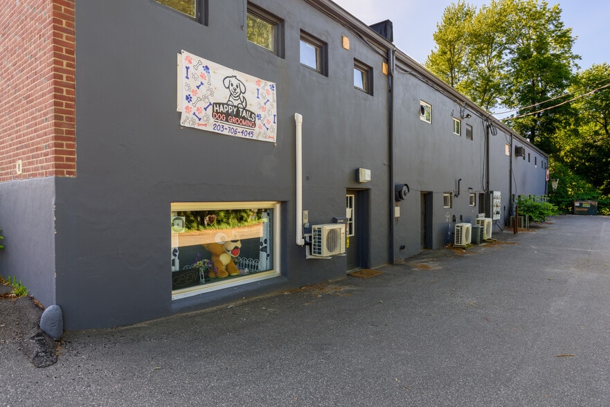 More Photos Of 147 Quinn St, Naugatuck Storefront For Sale
