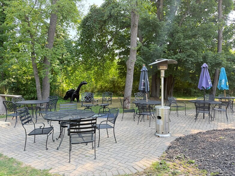 More Photos Of 7240-7286 Oswego Rd, Liverpool Restaurant For Sale