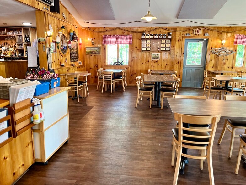 More Photos Of 8 South St, Ellsworth General Retail For Sale