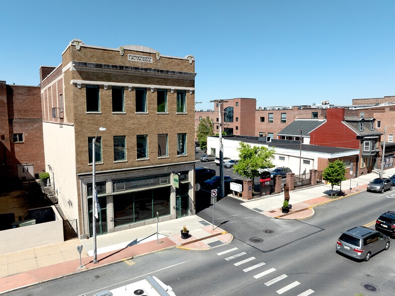 More Photos Of 156 N George St, York Storefront Retail Office For Lease