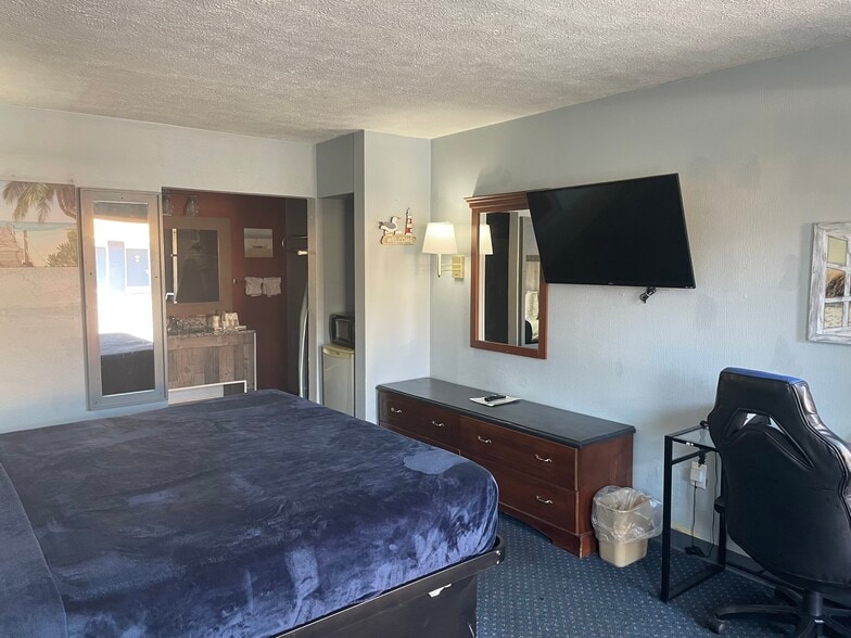 More Photos Of 101 Margaret Ave, Terre Haute Hotel For Sale