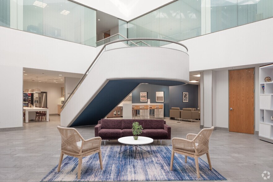 More Photos Of 200 S Wacker Dr, Chicago Coworking Space