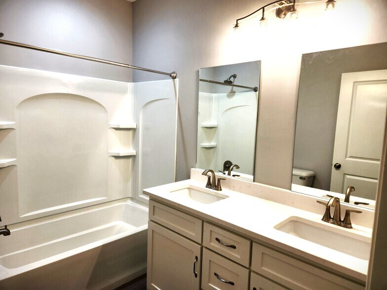 More Photos Of 602 Penn St, Lake Charles Apartments For Sale