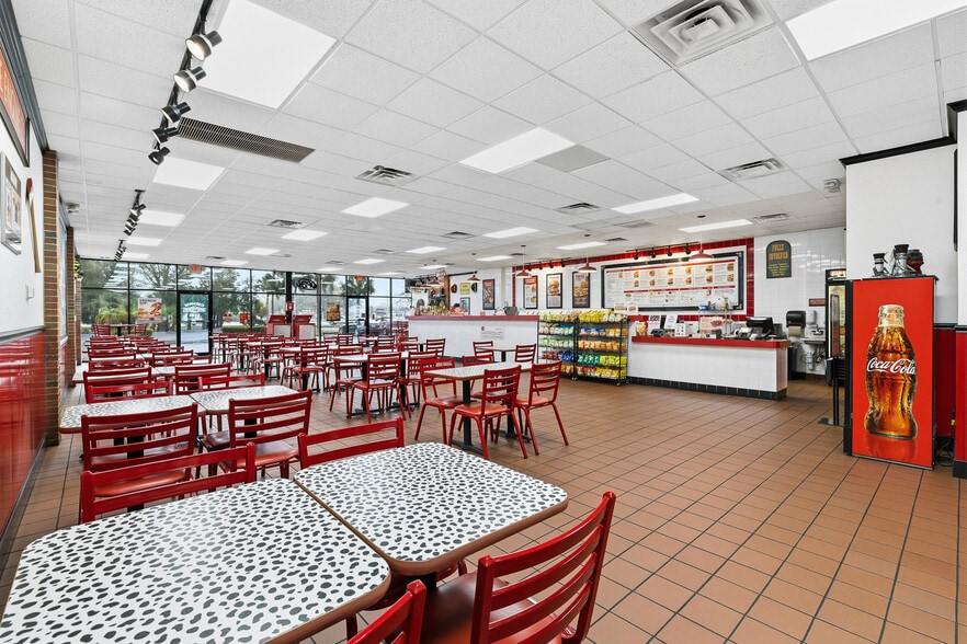 More Photos Of 18500 Veterans Blvd, Port Charlotte General Retail For Sale