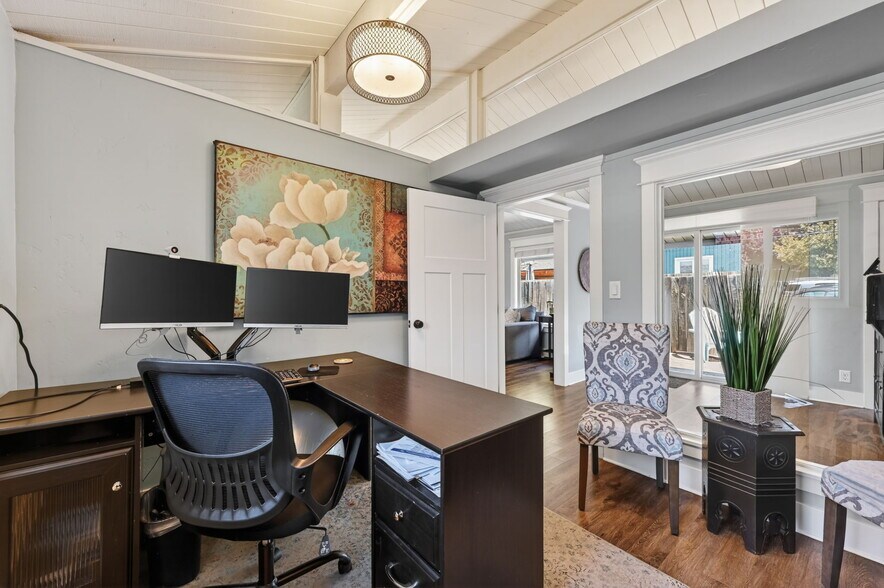 More Photos Of 1720 NE 4th St, Bend Office For Sale