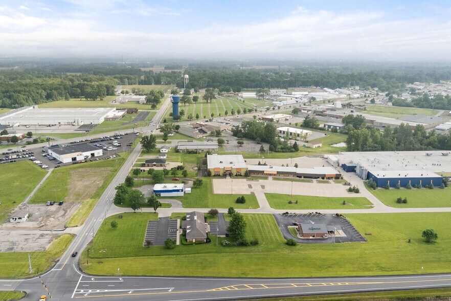 More Photos Of 1 Hedstrom Dr, Ashland Warehouse For Lease