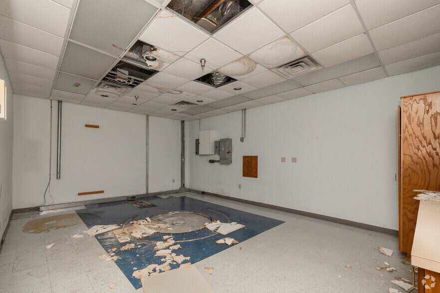 More Photos Of 1207 Azalea Pl, Brewton Medical For Sale