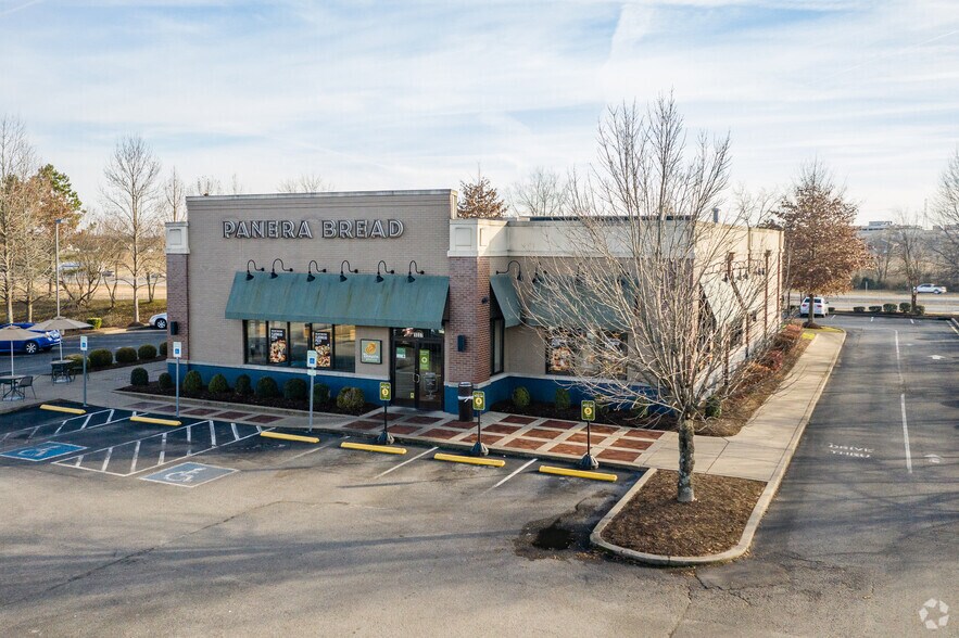 More Photos Of 1010-1038 Glenbrook Way, Hendersonville Unknown For Lease
