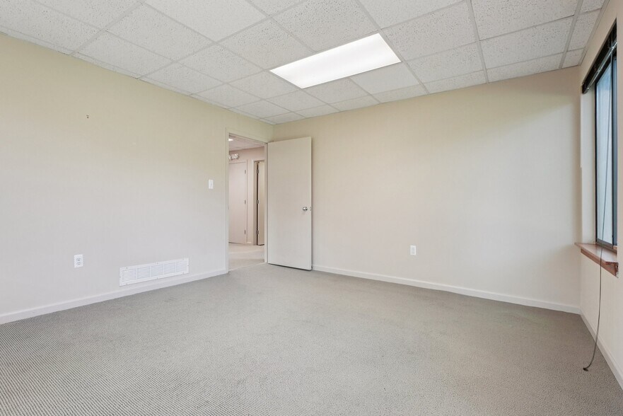 More Photos Of 176 Tamarack Cir, Skillman Office For Sale