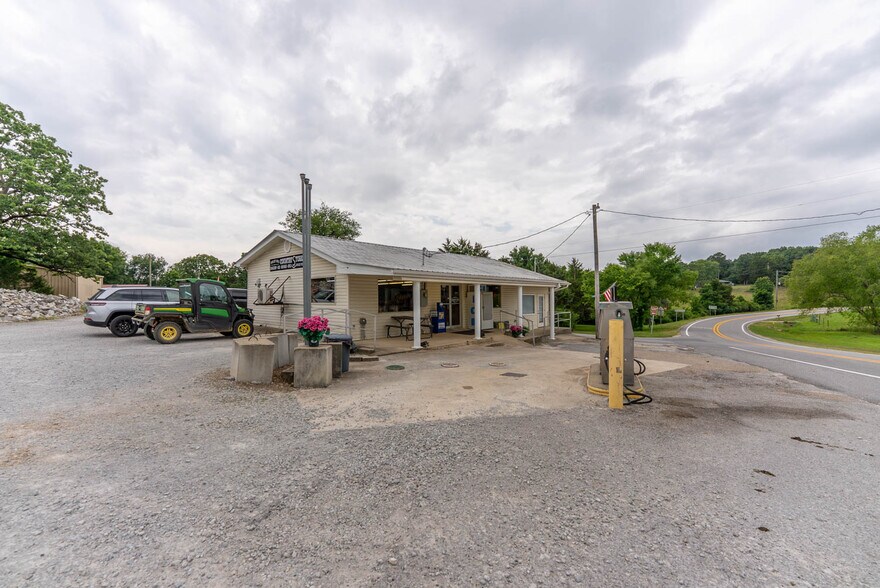 More Photos Of 5412 AR-56, Violet Hill Service Station For Sale