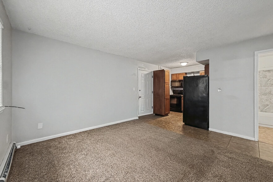 More Photos Of 6920 SW 9th St, Des Moines Apartments For Sale