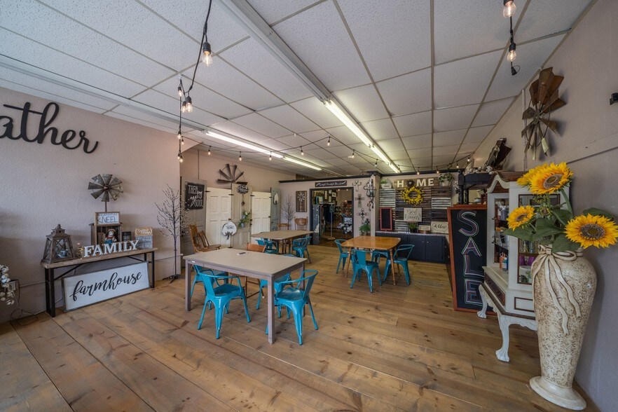 More Photos Of 75 N Waco St, Hillsboro General Retail For Lease