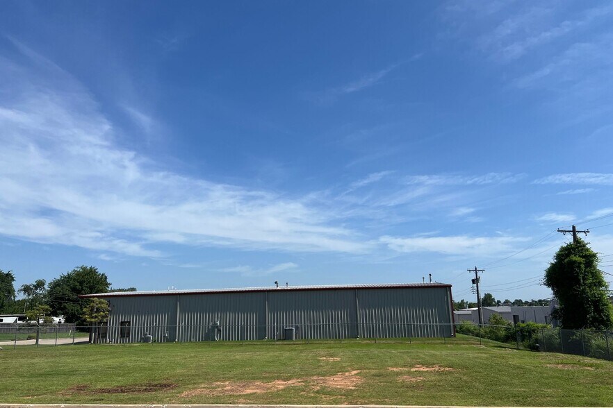 More Photos Of 2820 Global Pky, Midwest City Industrial For Sale