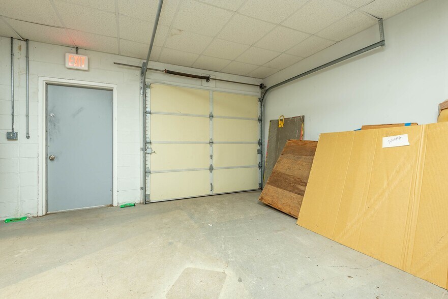 More Photos Of 1430 Willis Dr, Bloomington Warehouse For Sale