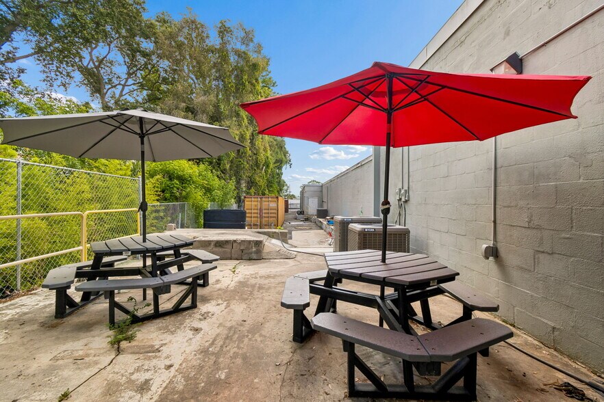 More Photos Of 1760-1770 Calumet St, Clearwater Warehouse For Lease