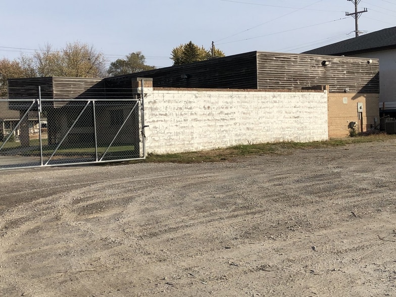 More Photos Of 2122 E Hemphill Rd, Burton Warehouse For Sale