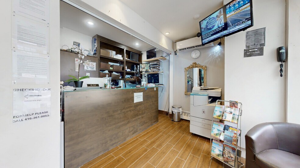 More Photos Of 135 Jarvis St, Toronto Hotel For Sale