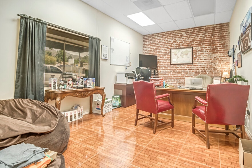 More Photos Of 2912-2916 Foothill Blvd, Ln, La Crescenta Storefront For Sale