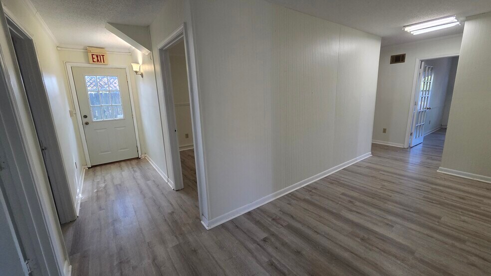 More Photos Of 466 E Miracle Strip Pky, Mary Esther Office For Sale