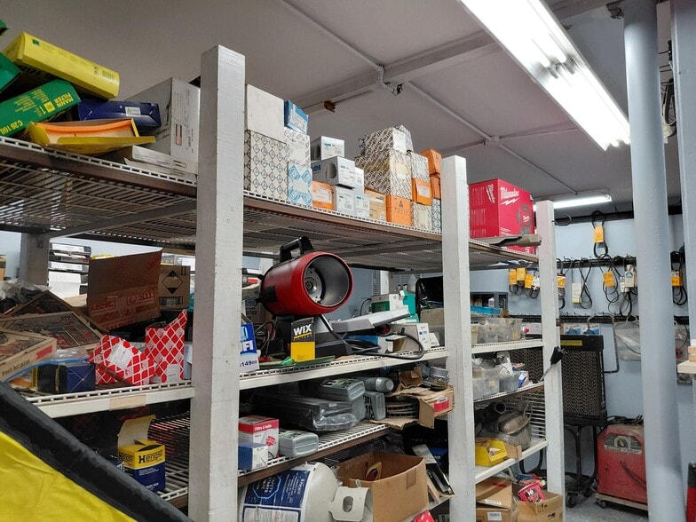 More Photos Of 7 Saratoga Ave, Ballston Spa Auto Repair For Sale