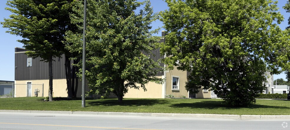 More Photos Of 1055-1057 Rue Armand-Bombardier, Terrebonne Light Manufacturing For Sale