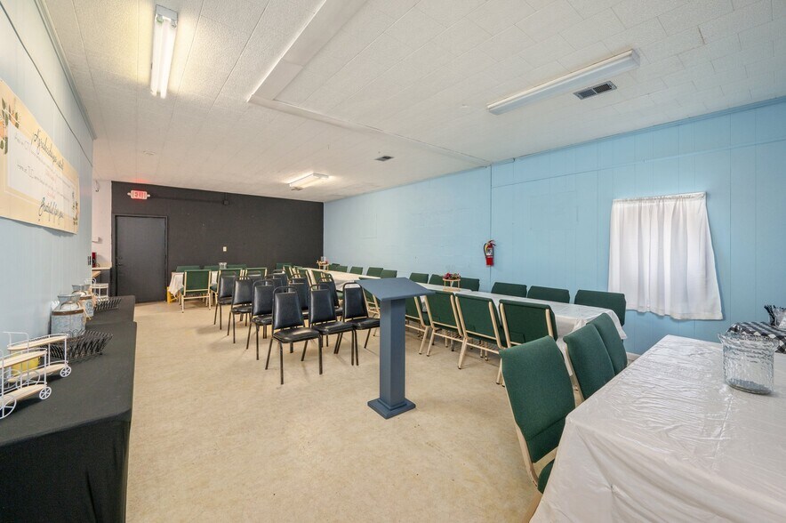 More Photos Of 17457 US-331, Freeport Specialty For Sale