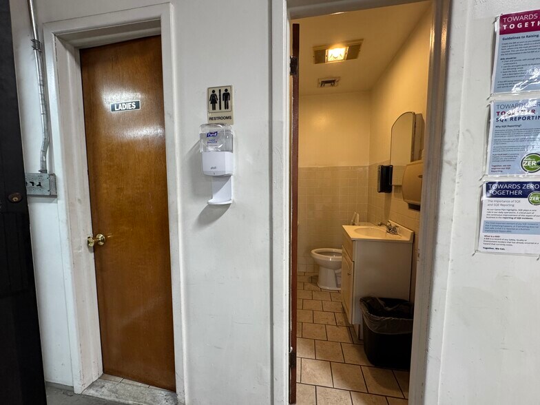 More Photos Of 194 Daniel St, Hackensack Warehouse For Sale