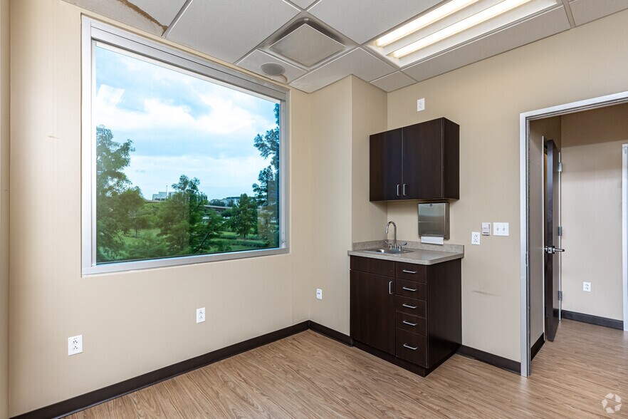 More Photos Of 11970 N Central Expy, Dallas Medical For Lease