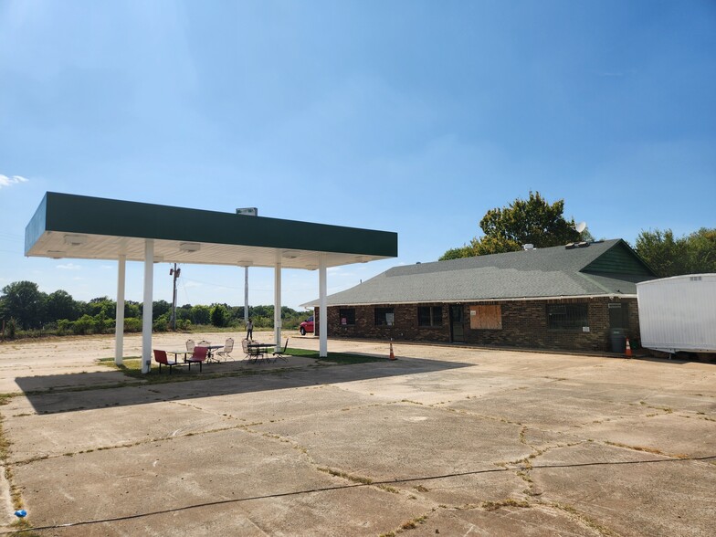 Primary Photo Of 107348 S 4170 Rd, Checotah General Retail For Sale