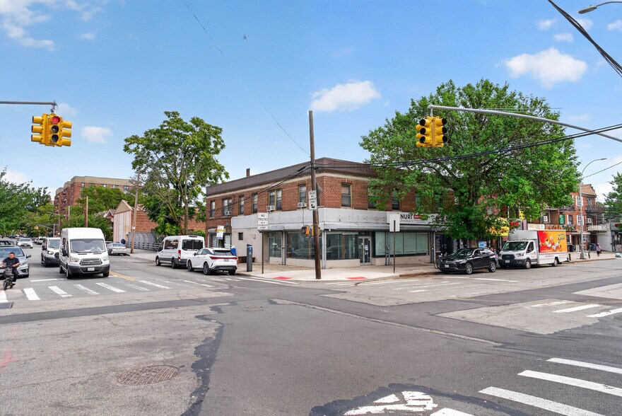 More Photos Of 14901 41st Ave, Flushing Storefront Retail Residential For Lease