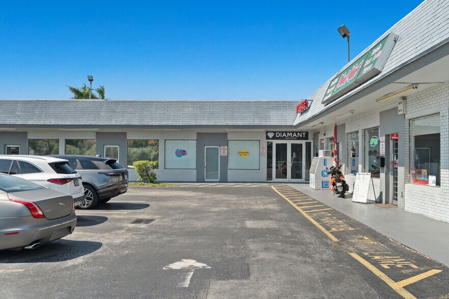 More Photos Of 265 S Federal Hwy, Dania Beach Storefront For Sale