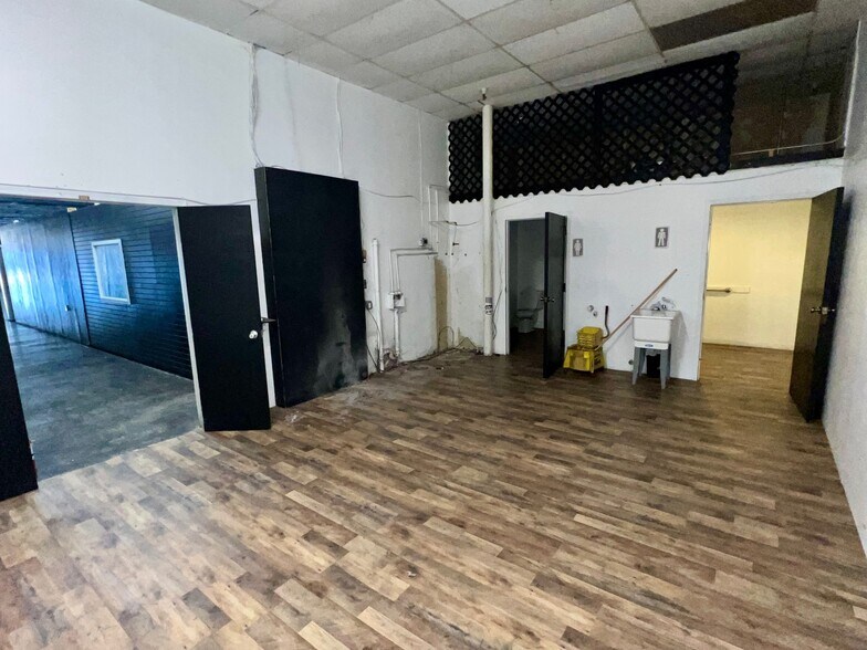 More Photos Of 3010-3012 N 14th St, Ponca City Storefront For Lease
