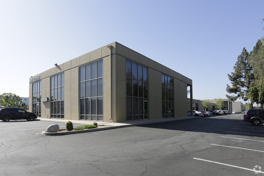 More Photos Of 1813 E Dyer Rd, Santa Ana Light Manufacturing For Lease