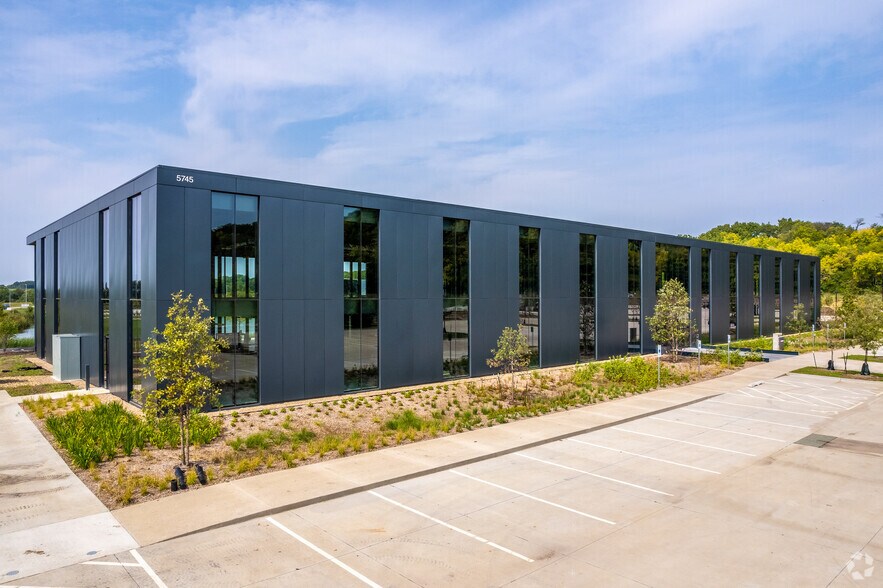 Primary Photo Of 5745 Raccoon River Dr, West Des Moines Office For Lease