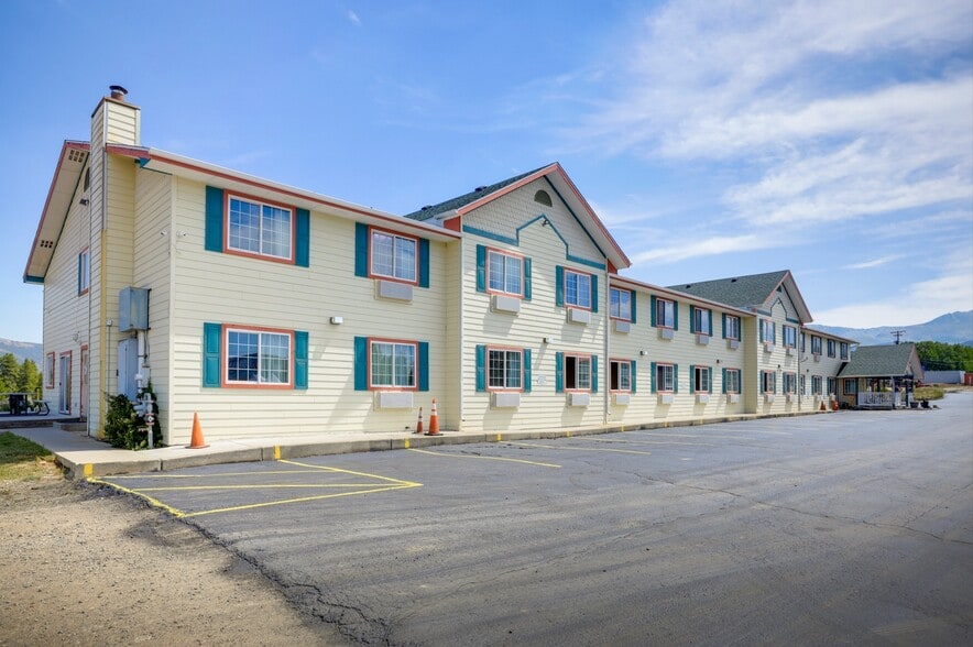 More Photos Of 2019 N Poplar St, Leadville Hotel For Sale