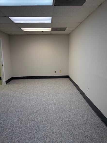 More Photos Of 10841 Kingston Pike, Knoxville Freestanding For Lease