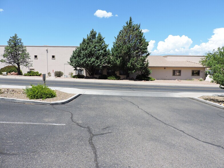 More Photos Of 500 S Willard St, Cottonwood Distribution For Lease