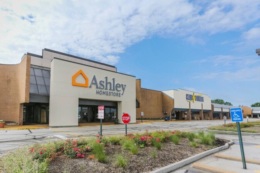 More Photos Of 4464-4498 Lemay Ferry Rd, Saint Louis Storefront For Lease