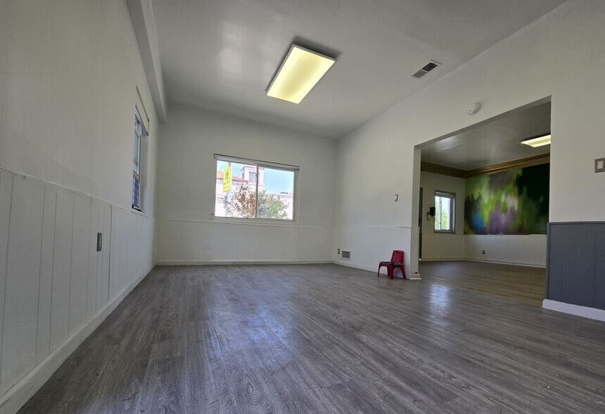 More Photos Of 175-177 S Robertson Blvd, Beverly Hills Storefront For Lease