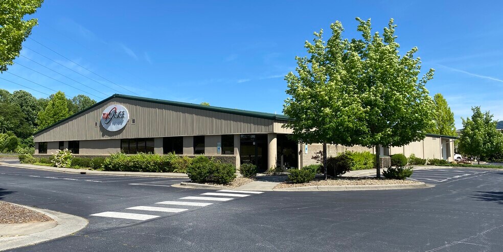 Primary Photo Of 108 Asheville Commerce Pky, Candler Light Manufacturing For Lease