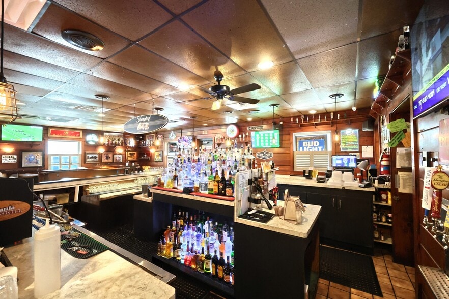 More Photos Of 1 Cherry St, Seven Valleys General Retail For Sale