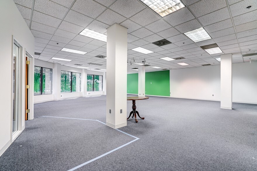 More Photos Of 901 Moorefield Park Dr, Richmond Office For Lease