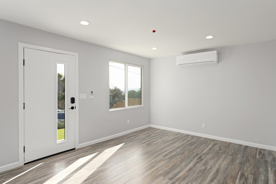 More Photos Of 6728 Thomson Ct, San Diego Apartments For Sale