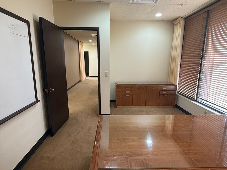 More Photos Of 1214 N Highway 81, Duncan Office For Lease