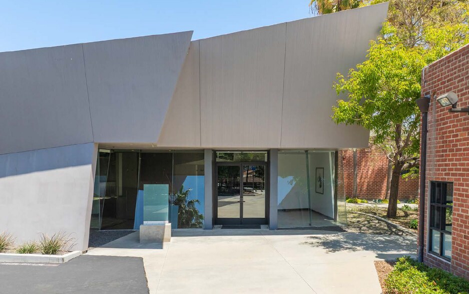 Primary Photo Of 10113 Jefferson Blvd, Culver City Warehouse For Lease