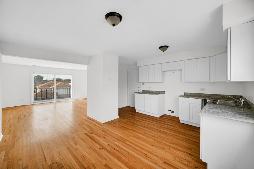 More Photos Of 14544 S San Francisco Ave, Posen Apartments For Sale