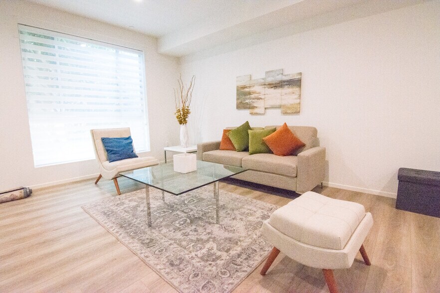 More Photos Of 2006 S Corning St, Los Angeles Apartments For Sale