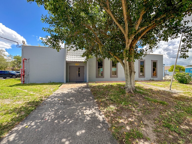 Primary Photo Of 1027 9th St W, Bradenton Shelter For Lease