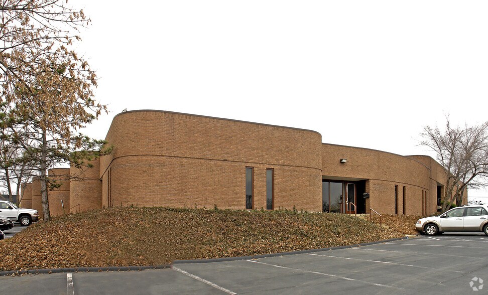 More Photos Of 824-830 Fee Fee Rd, Saint Louis Unknown For Lease